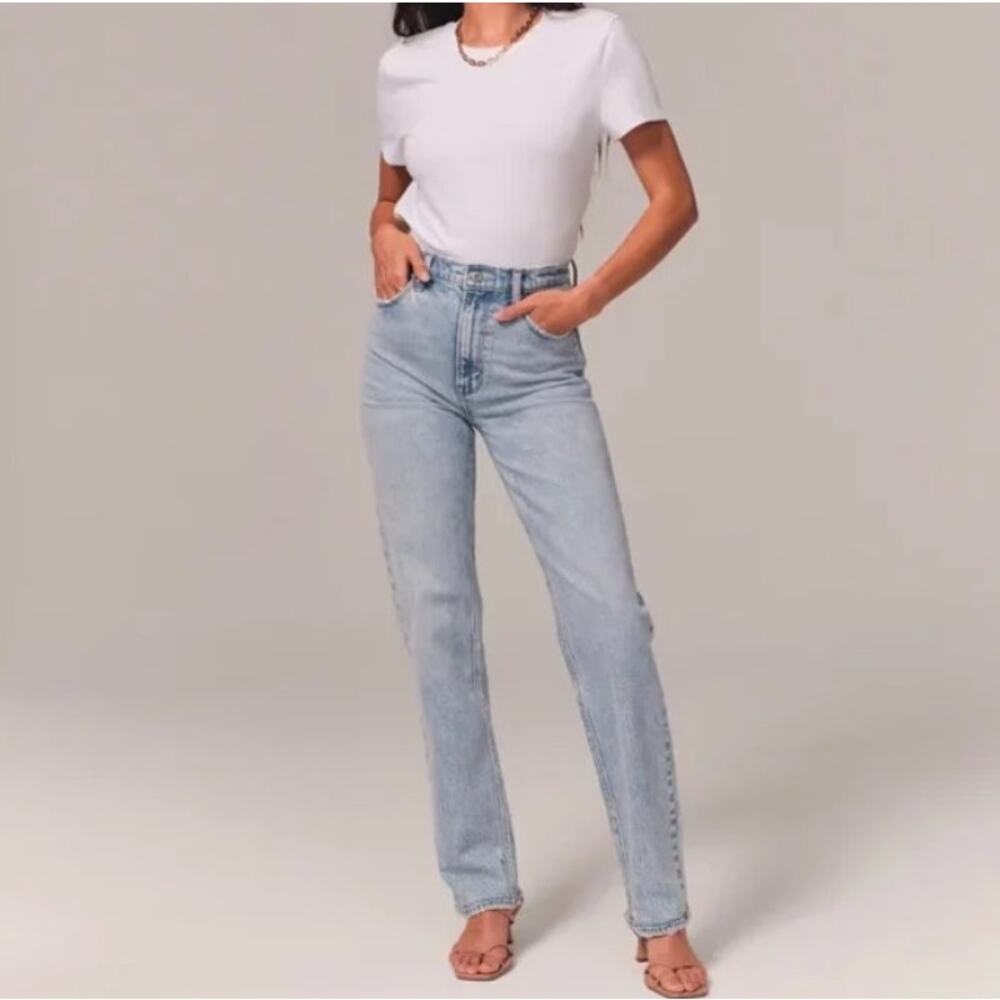 Abercrombie & Fitch The 90s Straight Ultra High Rise Jeans Light Wash, 26 Short